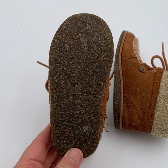 Zara Baby Tan and Cream Kids Boots fuzzy moccasin style boots size 22 - Picture 8 of 9